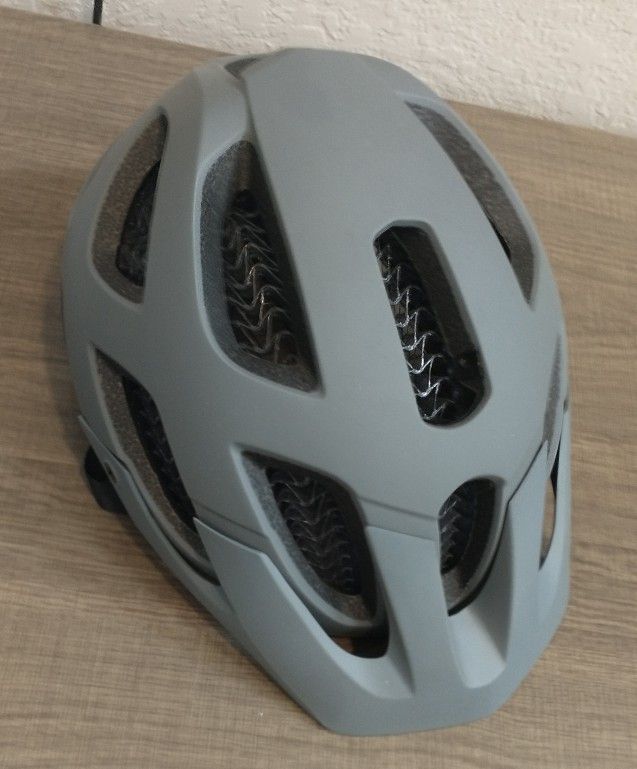 Never Used Medium Bontrager Rally WaveCel Mountain Bike Helmet
