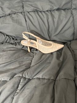 Size 7 mesh and leather nude kitten heels size 7