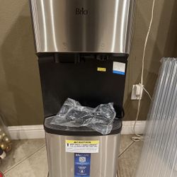 Brio 520 Ice Dispenser & Bottom Load Water Cooler