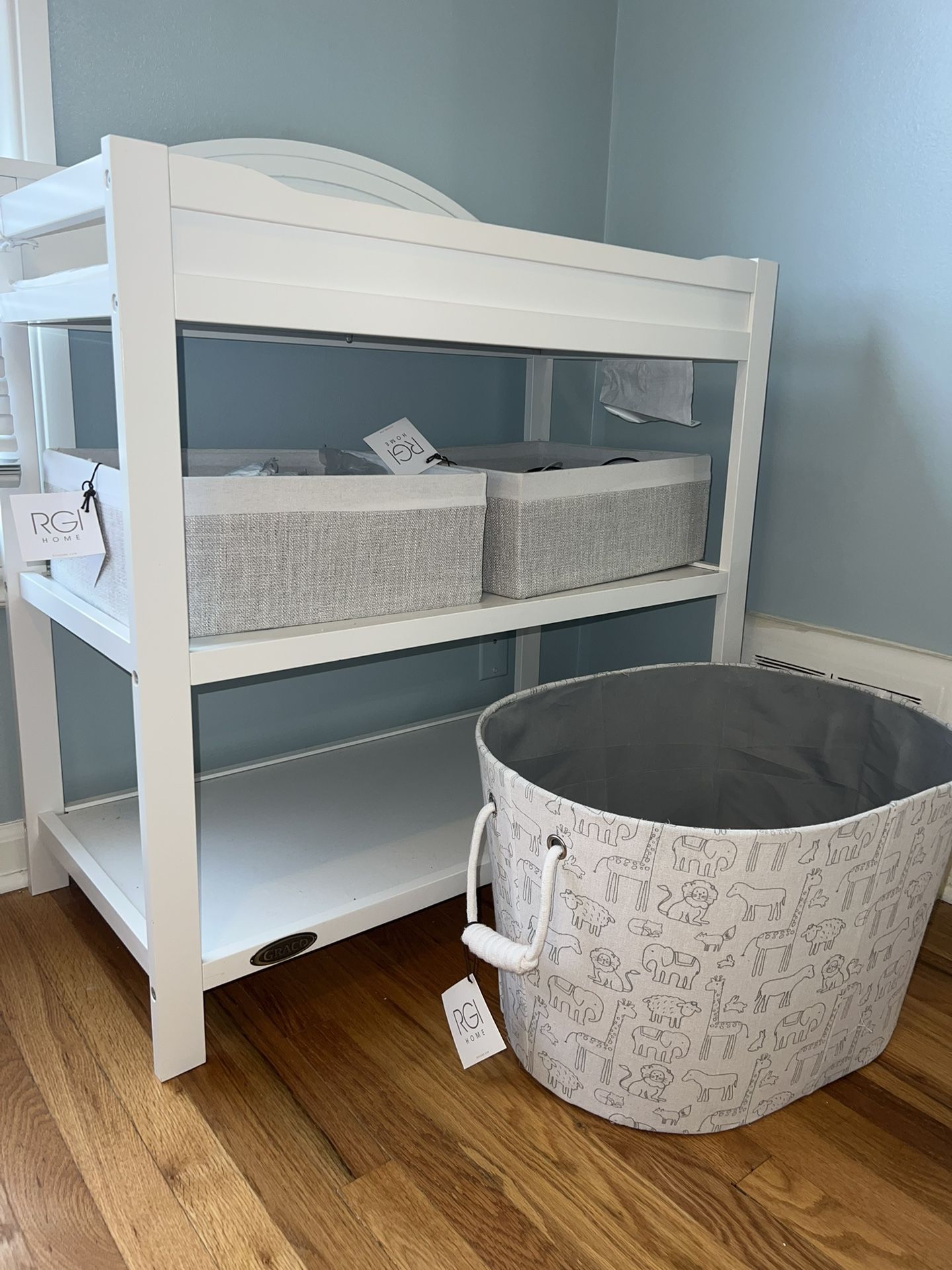 Graco Changing Table With Storage Boxes