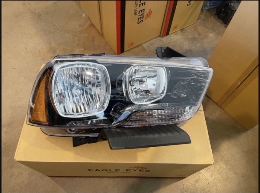 2011, 2012, 2013, 2014 Dodge Charger Headlight Passenger side ( New Car Parts )