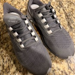  Nike Zoom Pegasus 37- Size 12