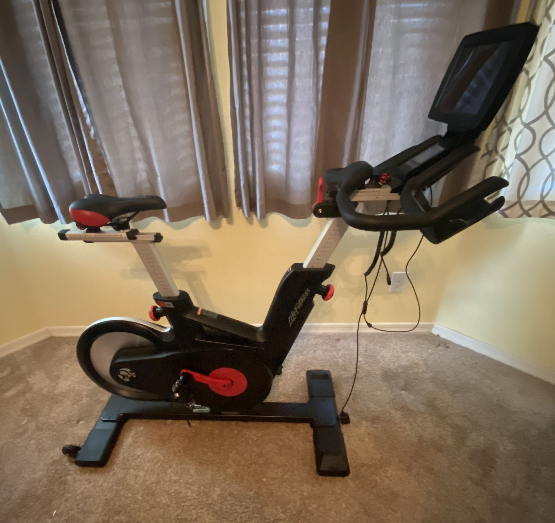 Life Fitness Exercise Bike