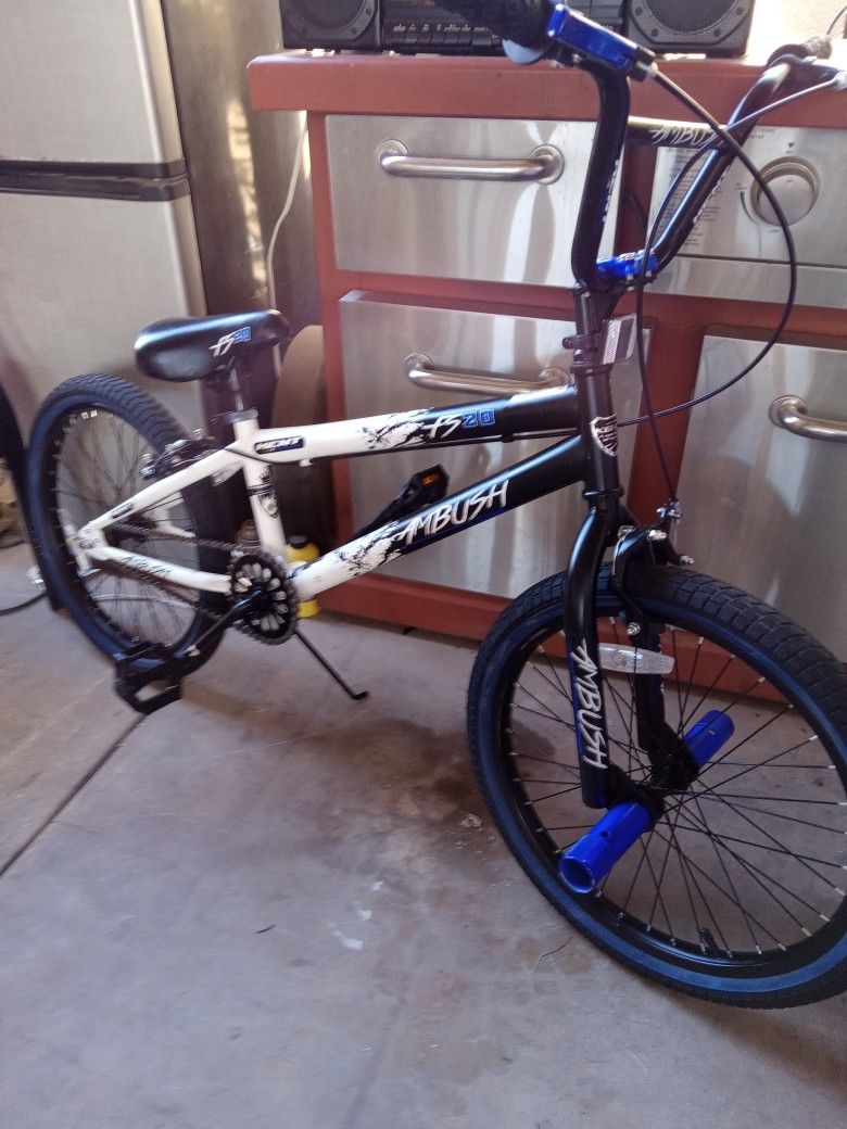 Bike BMX VERY GOOD CONDITION LIKE NEW TIRES SIZE 20
