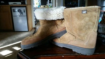 Boots sheepskin only worn twice in great condition