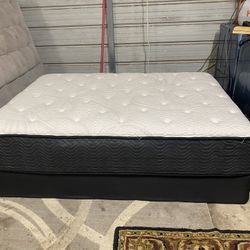 Full Size Mattress And Box Spring 
