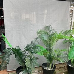 OUTDOOR ROLLER SHADE IN GRAY