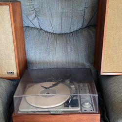 KLH MODEL 24 with Speakers will Need Service 