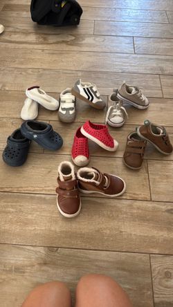 7 pairs of toddler shoes sizes 5 to 5.5