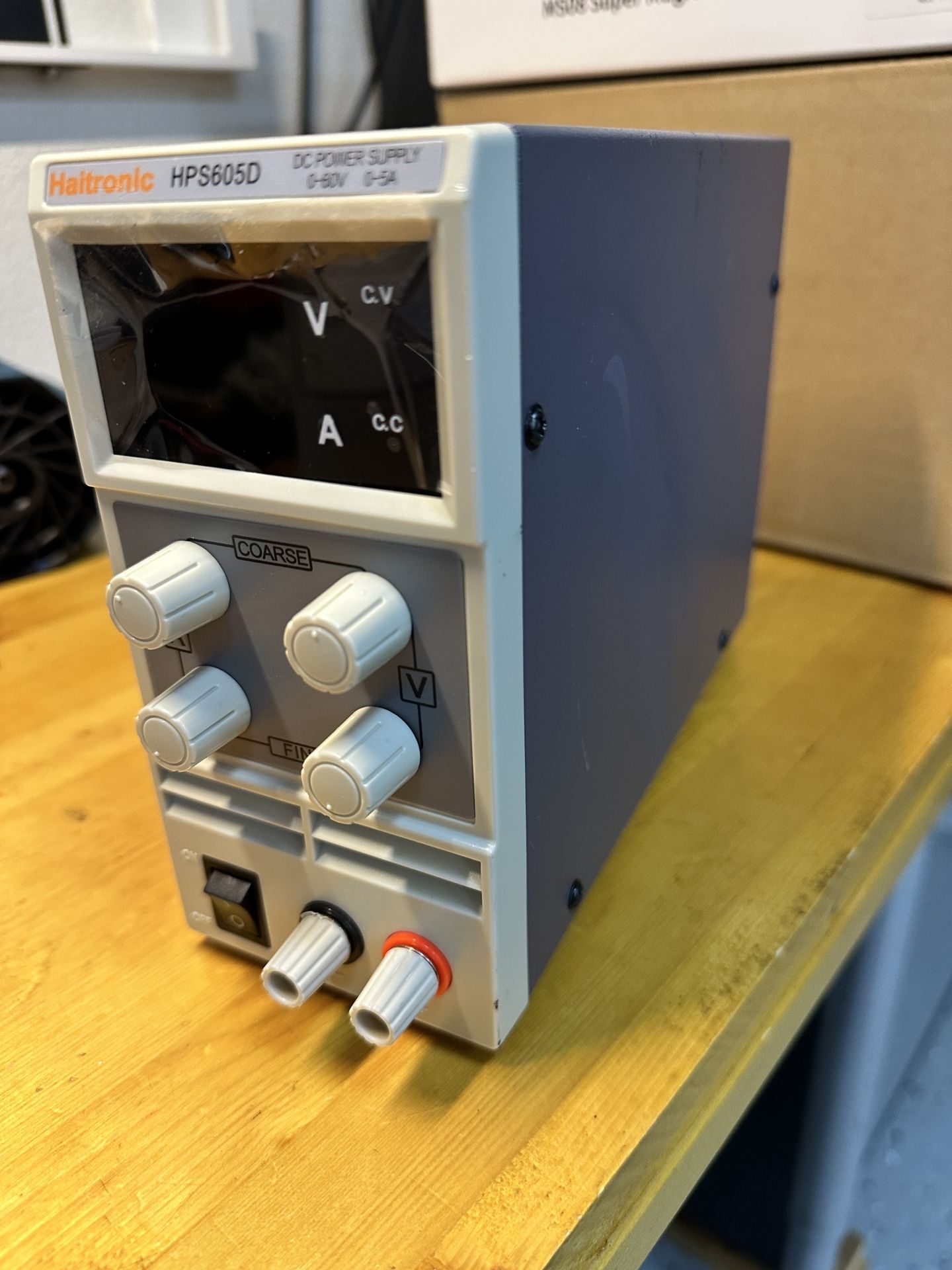HALTRONIC HPS605D     DC Power supply 0-60V   0-5 A 