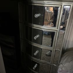 Mirror 4 Drawer Dresser