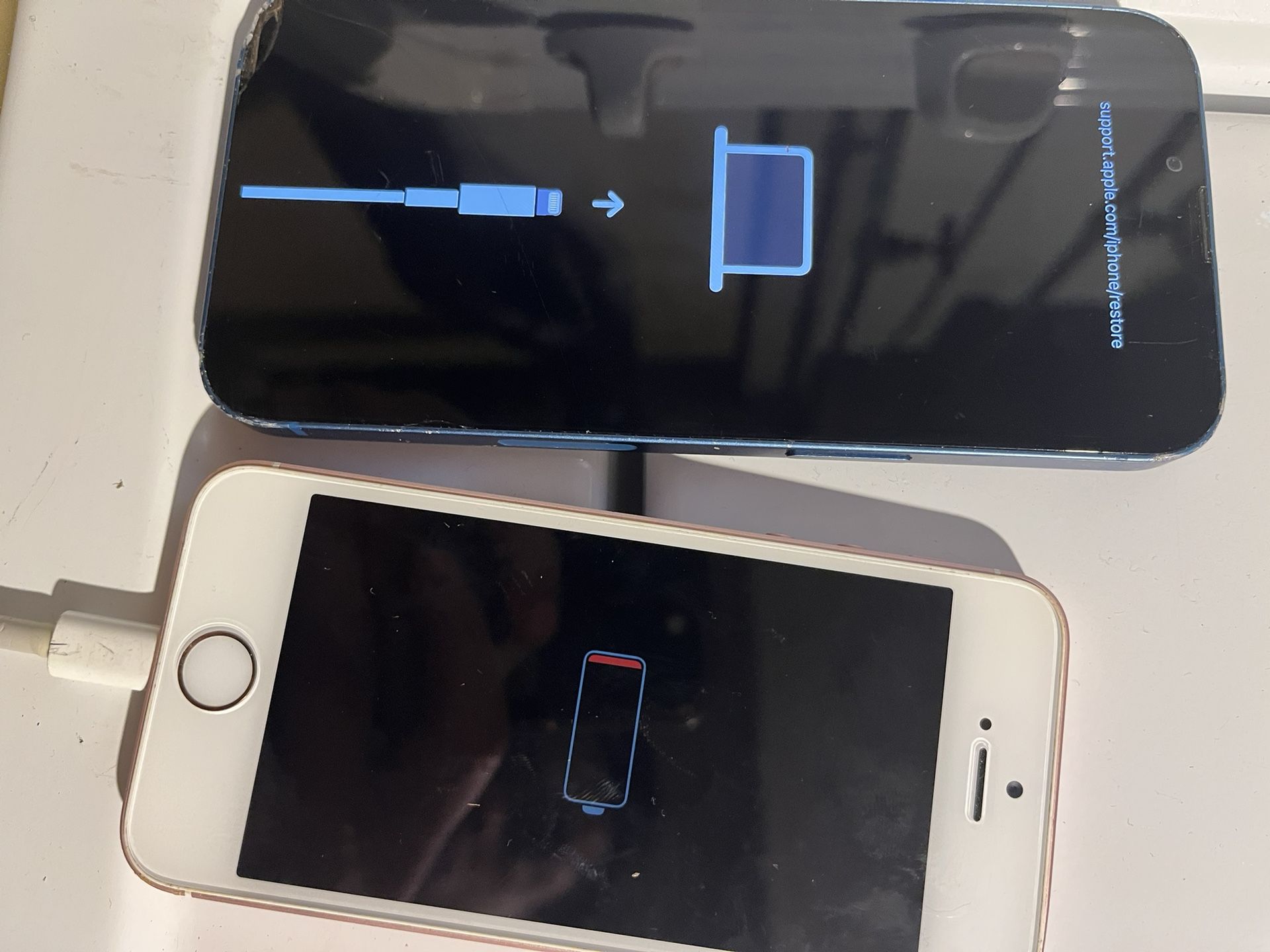 iPhone 14 512GB And iPhone 5