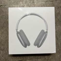 BRAND NEW SILVER APPLE AIRPOD MAX