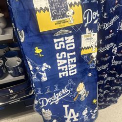 Peanuts “Snoopy” Dodgers Blanket