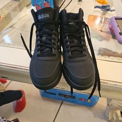 Men's 8 1/2 Adidas Shoes