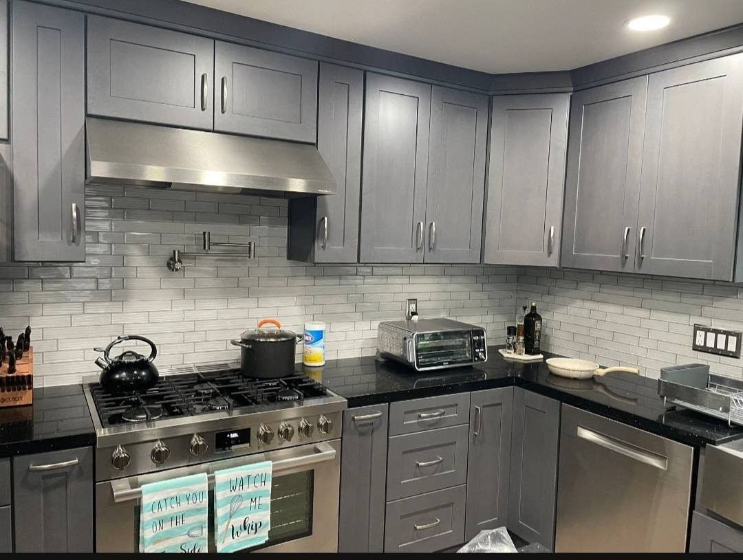 Brand New Grey Shaker Cabinets w Quartz Countertops (10 × 10 Kitchen)