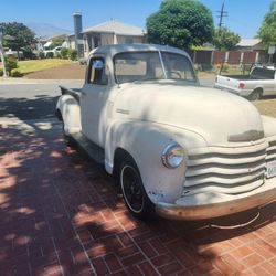 CHEVY  SHORTBED 1951  5 WINDOW 