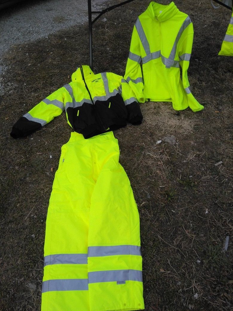 JACKETS AND BIBS. READ DETAILS