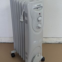 Pelonis Radiator Space Heater - 1500W, Quiet Space Heater - $30 (Davis)