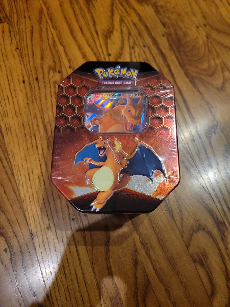 Pokemon Hidden Fates Charizard Tin