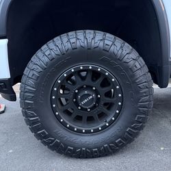 18” Method 305-HD wrapped  8x180 in 37” Nitto Ridge Grapplers