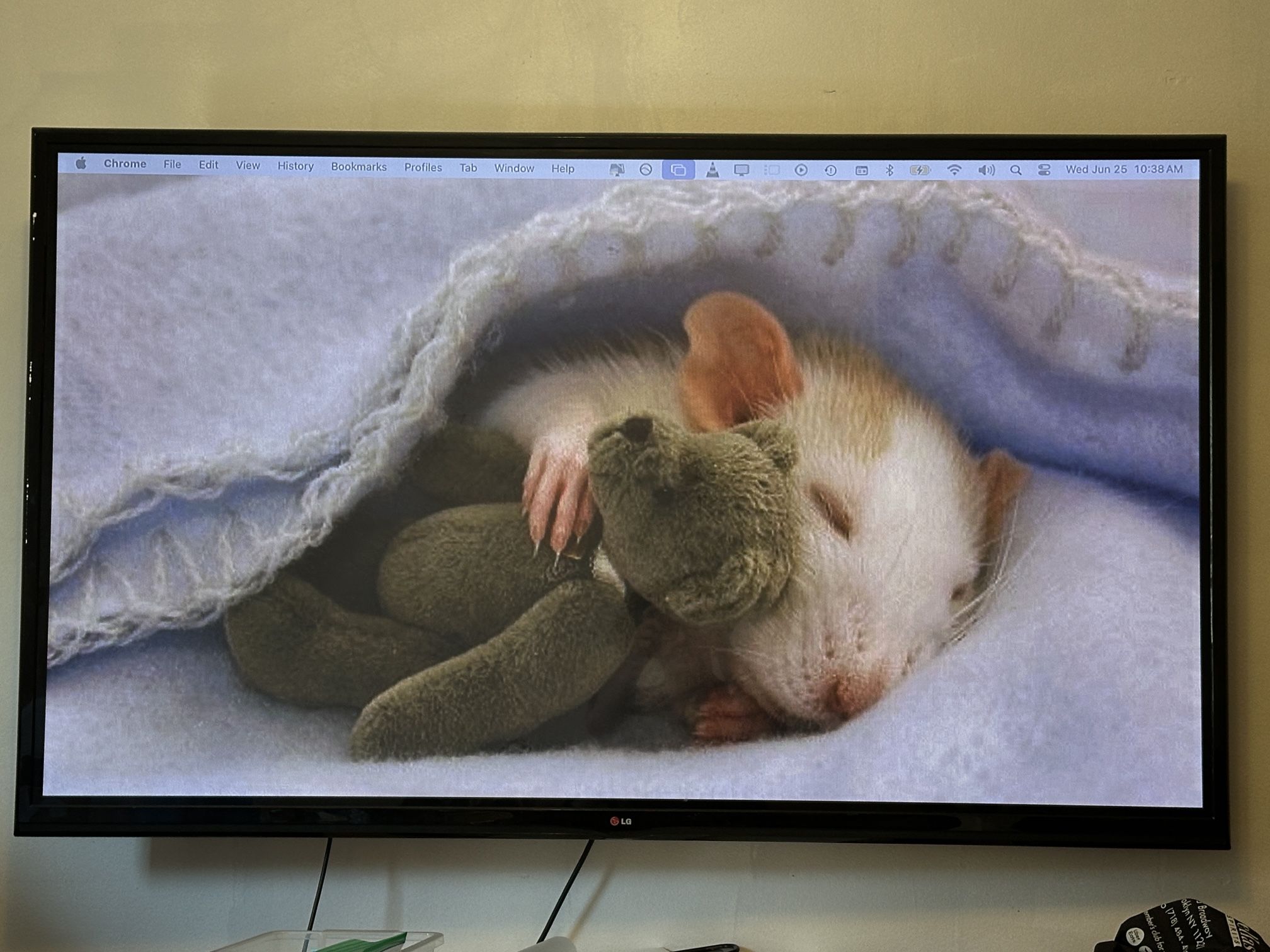 60 Inch 3D Smart Tv W/ 3D Glasses, Remote, HDMI & Mount