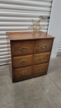 NICE WOODEN SMALL DRESSER