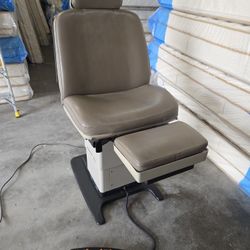 Very Clean Midmark Exam Chair