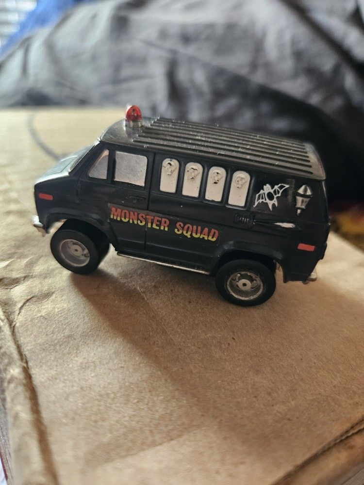 Ideal Hollis 1976 Friction Monster Van