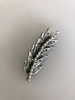 Vintage signed TACOA Brooch with a Goldtone Leaf & Faux Pearls