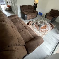 🚨🚨Save PRICE is Real !!!!Get this amazing 😉 deal on this brand new BROWN 3pc recliner set …… sofa and loveseat and chair $995  Brand new delivered 
