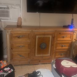 Beautiful Queen Bedroom Set 