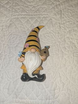 6 inch tall bumblebee garden gnome