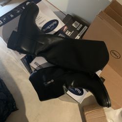 Size 7 Women’s Boots 