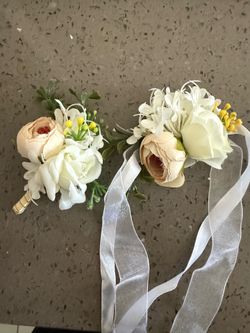 Wedding floral white Corsage and Boutonniere Set all for $2 (pick up near Culver City)