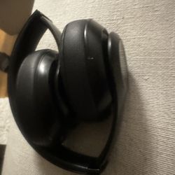 **Beats Studio 3 Wireless Noise Cancelling Headphones**