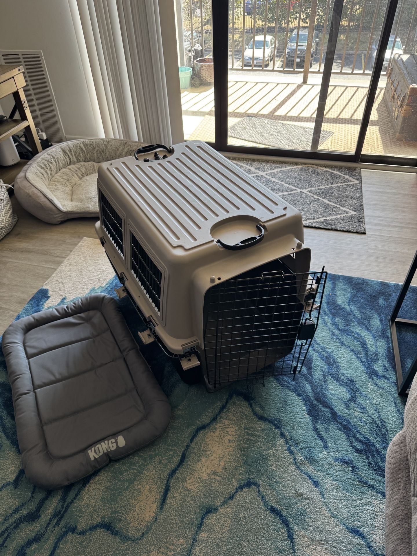 Brand new large dog crate + Kong pad