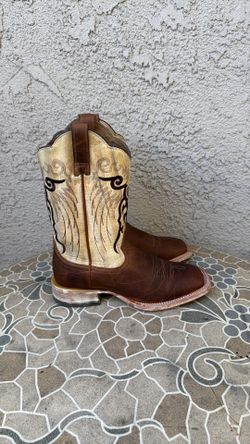 COWBOY BOOTS ARIAT SIZE 9.5 MENS