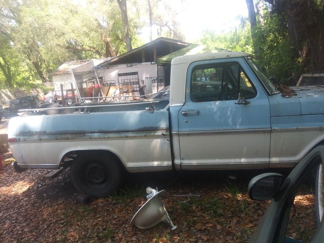 1969 Ford f100 body is short wheel base