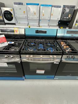 New Frigidaire 30 in Gas Range Air fryer