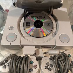 PlayStation 1 With 2 controllers