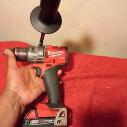 Used M18 MILWAUKEE FUEL Hammer Drill Con Batería $$100