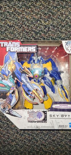 Transformers Generations 30th Anniversary Voyager Class Sky-Byte