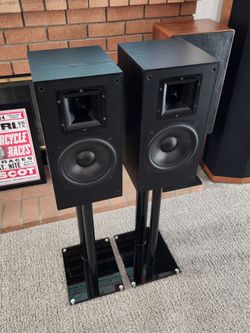 Klipsch Bookshelf Speakers Pair on Stands