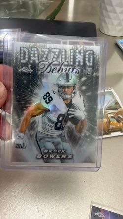 Brock Bowers Topps Chrome Dazzling Debuts Rookie Card