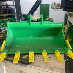 Mini Excavator Caterpillar CAT-303 GP Bucket 36-Inches Width. Without the Pin.