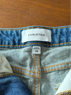 Fabletics Jean Shorts Women’s Size 28 – Brand New