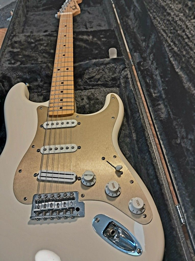 Fender Mim New Pik Up. New Tuners .New Cover .has Case