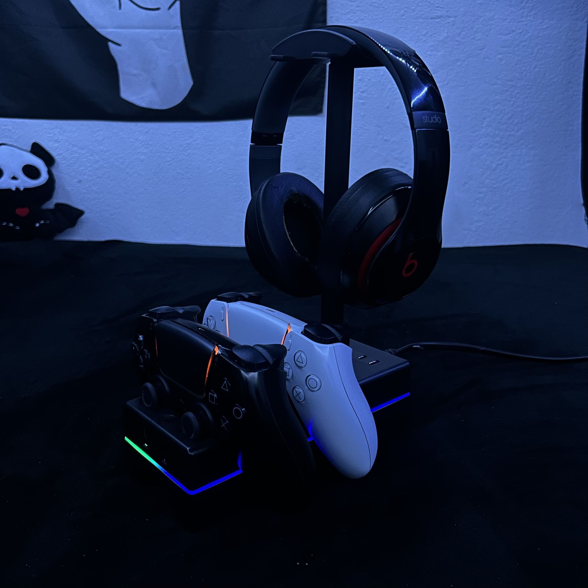PS5 controller charger and headphone stand