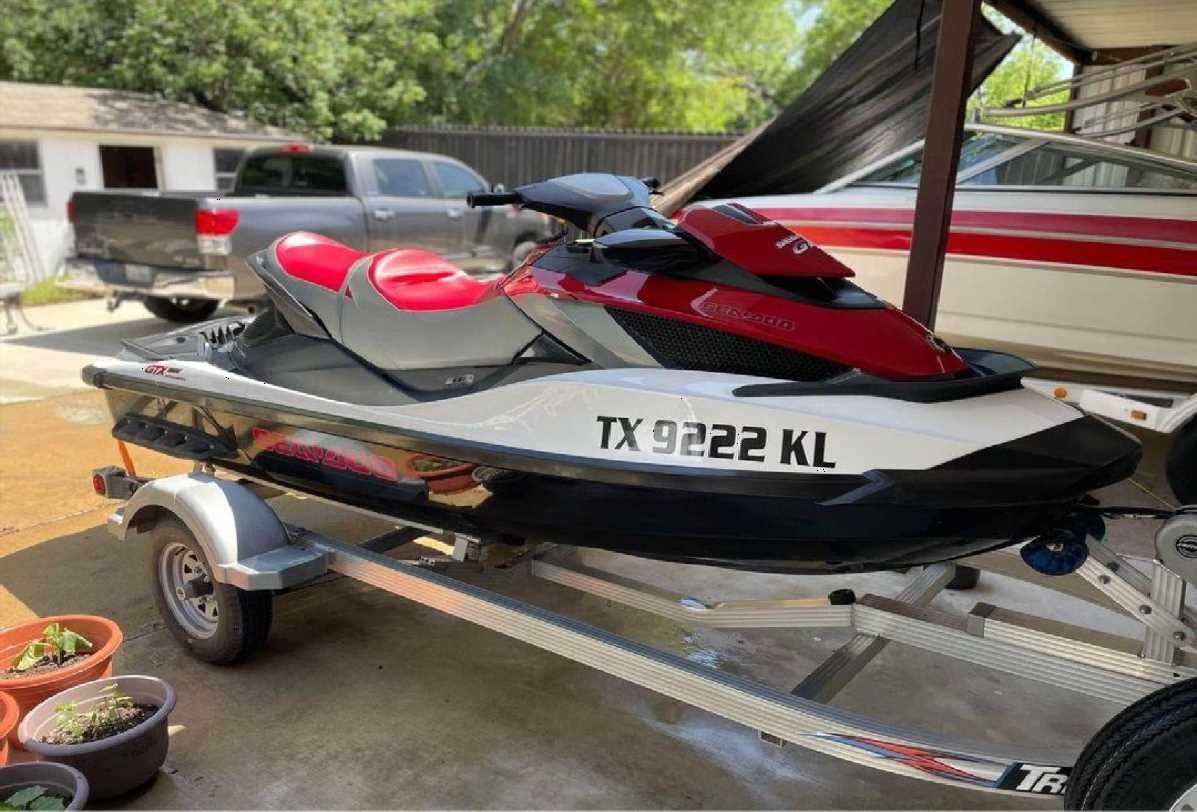 simple boy Speed Jetskis - High-Energy Fun on Water